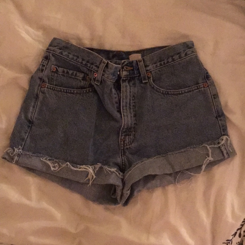 Levi’s vintage red Tab distressed high waist short